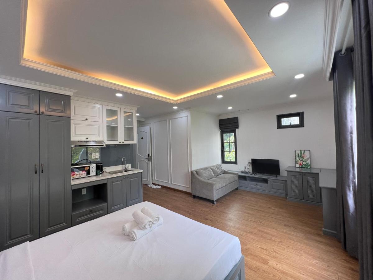 Bán Căn Hộ Dịch Vụ Hưng Gia 4 Góc 2 Mặt Tiền Đường Phan Khiêm Ích Và Phạm Văn Nghị, Phú Mỹ Hưng, Quận 7